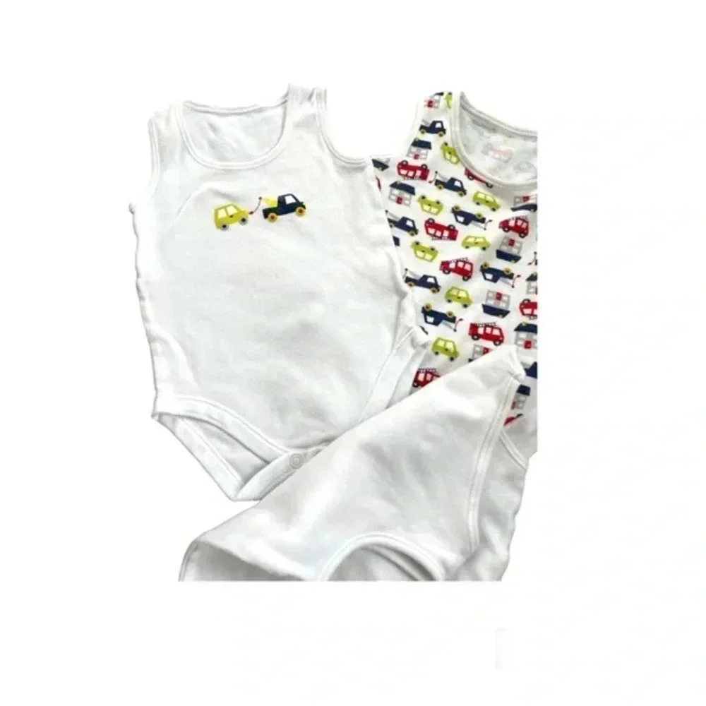 Bundle of 3 pueces of baby tank onesies car themed size 6-12 m white preloved